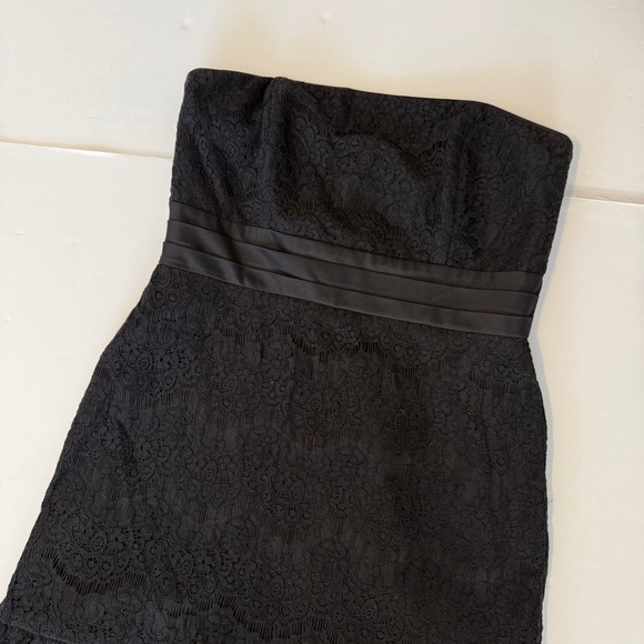 White House Black Market Black Lace Strapless Dress Size 6 Flounce Hem - Picture 3 of 14